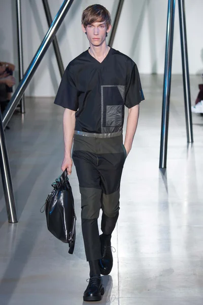 Look 10